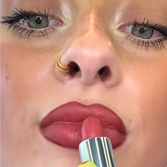 ‼️ LAST ONE 💕 CHICORY a MAC LIP PENCIL $25. **NEW IN BOX. - Picture 6 of 8